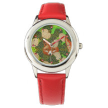FOX ROUGE PARMI LES FEUILLES VERTS ET LE FOLIAGE