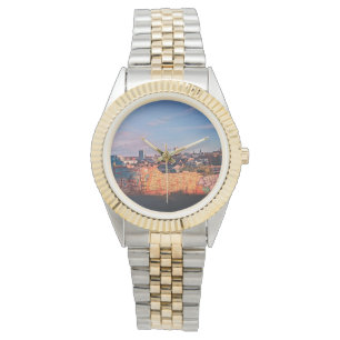 Montre La ville, du mur de graffiti.
