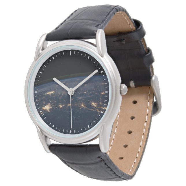 Montre Les Lumières De La Ville Du Sud Des États-Unis. (Incliné)