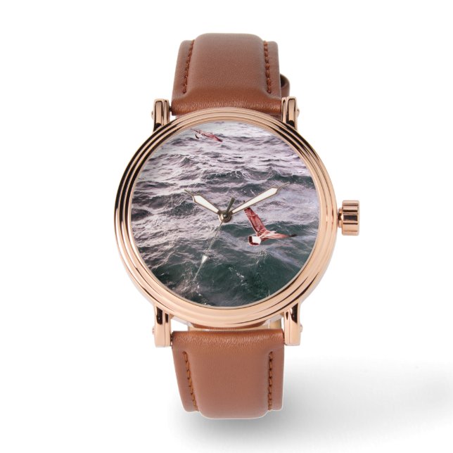 MONTRE LES SEAGULLES QUI VOLENT AU-DESSUS DES VAGUES DE M (Recto)