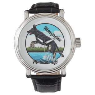 Montre Malinois noir dans l'eau