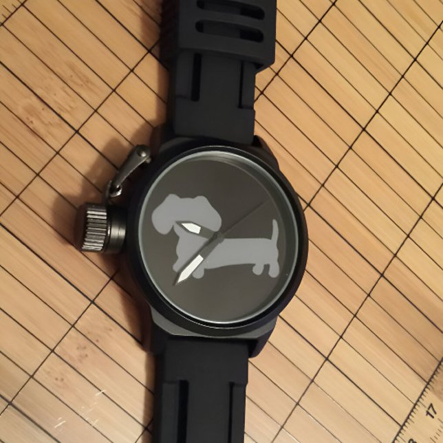 Montre Masculine Grey Dachshund Wiener Chien Watch (Dachshund watch - black silicone band masculine )