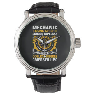 Montre Mécanicien À L'Aide D'Un Diplôme D'Études Secondai