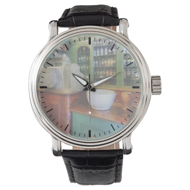 Montre Mortier et pilon en pharmacie (devant)