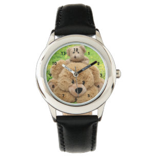 Montre Nounours mignons dans un pré