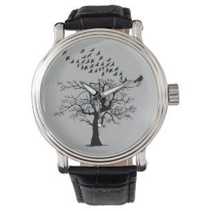 Montre Perché dans un arbre merle corbeau