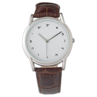 Montre poignet avec chiffres hébreux