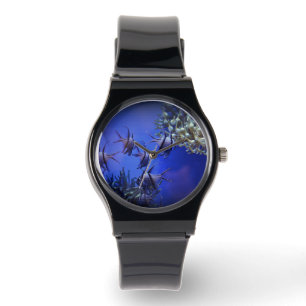 Montre Poisson blanc et noir dans la mer Bleue profonde
