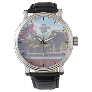 Montre Pompiers - Casque sur camion-pompier