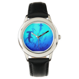 Montre Requins de poisson-marteau d'enfants nageant la