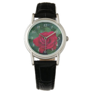 Montre Rose rouge de près