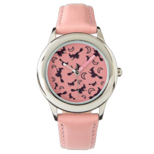 Montre Sorcière volante entre la moitié de la lune à Hall