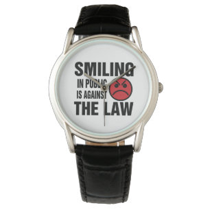 Montre Sourire en public est contre la loi