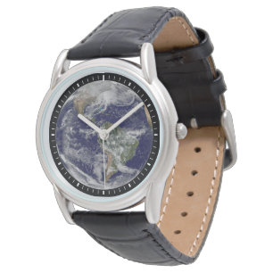 Montre Terre Pleine Montrant Une Puissante Tempête D'Hive