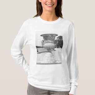 Monumental vase, allegory of defeat of Turks T-Shirt
