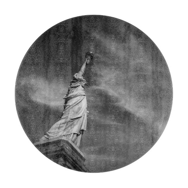 Monuments | Statue of Liberty Manhattan NYC Cutting Board (Front)