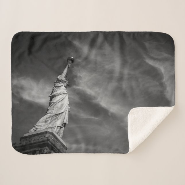 Monuments | Statue of Liberty Manhattan NYC Sherpa Blanket (Front (Horizontal))