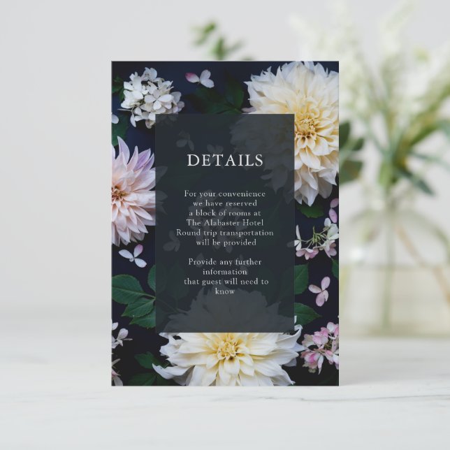Moody Dahlia Floral Details Carte de boîtier (Debout devant)