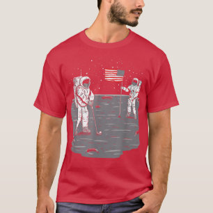 Moon Golf Funny Astronaut Golfer Golf in Space U  T-Shirt