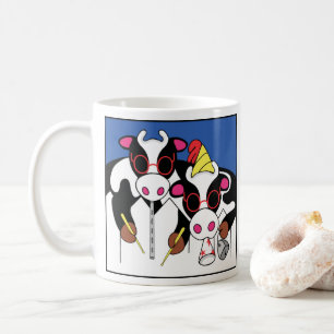 Moosiciens d'anniversaire sur la tasse de café bla