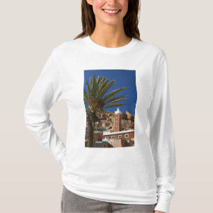 MOROCCO, Anti Atlas, TAFRAOUTE Area: ADAI, Red T-Shirt