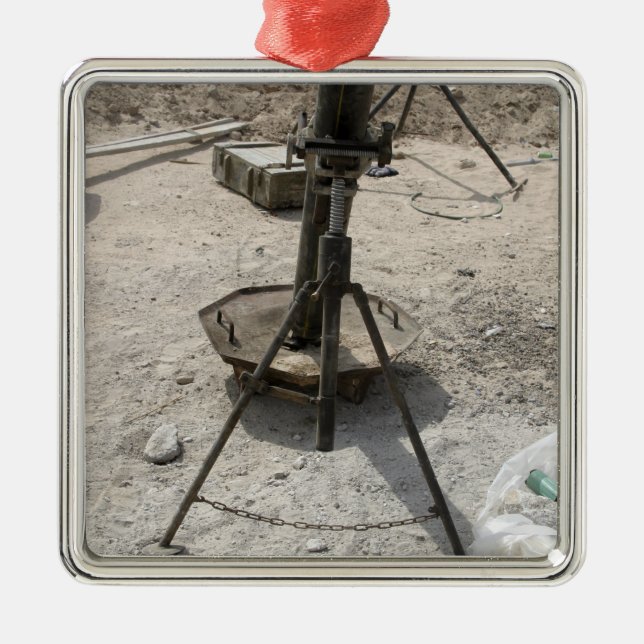 Mortar tubes metal ornament (Front)