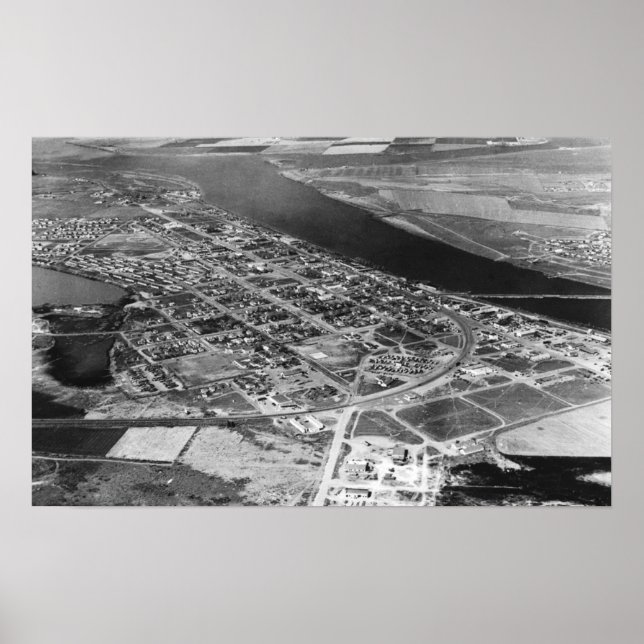 Moses Lake, WA Aerial View of Town Photograph Poster (Front)