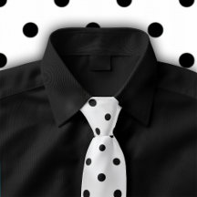 Motif à pois noirs classiques sur une cravate blan