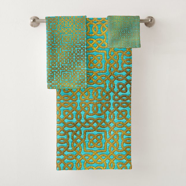 Motif celtique de relief d'or sur le bois bleu (En situation)