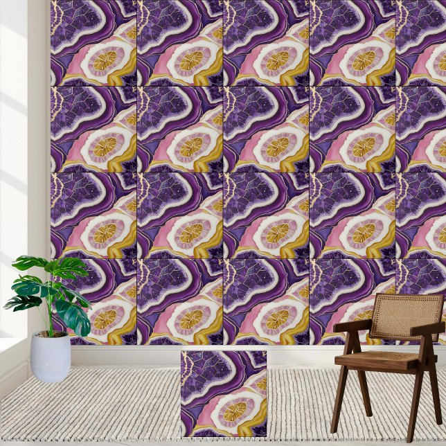 Motif de carreaux de géoode lumineux en violet ros (Luminous Geode Tile Pattern in Violet Pink & Gold)