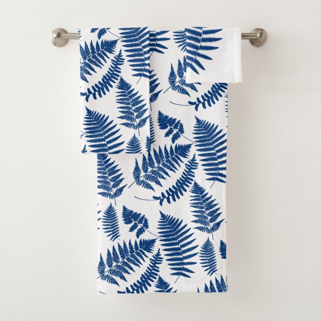 Motif de fougères de bois, bleu de Cobalt sur blan (En situation)