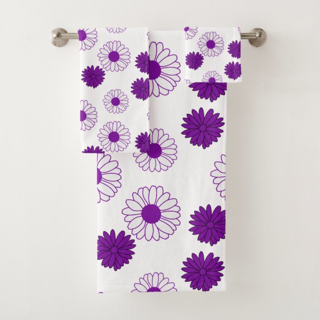 Motif de marguerites violettes dans l'ensemble de  (En situation)