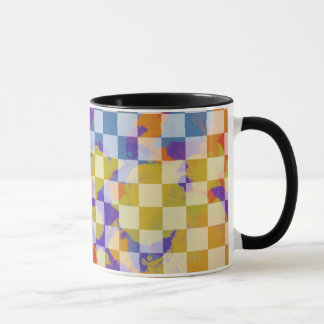 motif d'échiquier dans une tasse