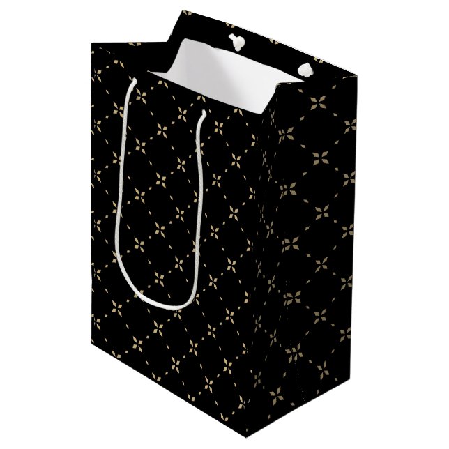 Motif diamant sur sac cadeau noir (Devant Angle)