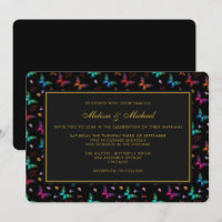 Motif élégant de papillon sur invitation de mariag