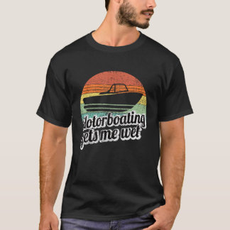 Motorboating gets Me Wet Women Motor Boat Captain  T-Shirt