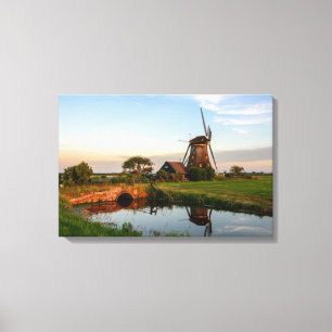 Moulin à vent dans la campagne dans la toile de l