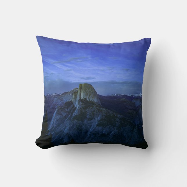 MOUNTAINS THROW PILLOW (Front)