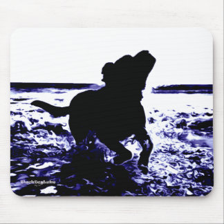 Mousepad black lab playing in water