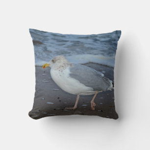 Möwen am Meer Throw Pillow