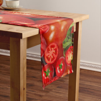 Moyen Chemin de table de tomates fraîches du jardin