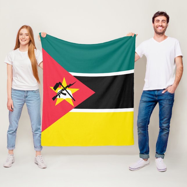 Mozambique flag fleece blanket (In Situ)