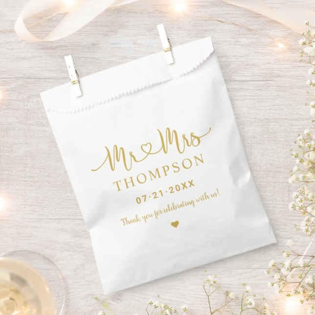 Mr and Mrs Gold Heart Script Personalized Wedding Favour Bag (Clipped)