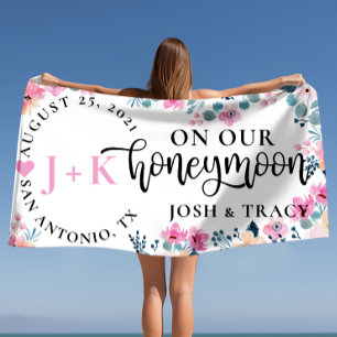 Mr and Mrs Newlywed, Honeymoon, Newlywed Gift Beach Towel