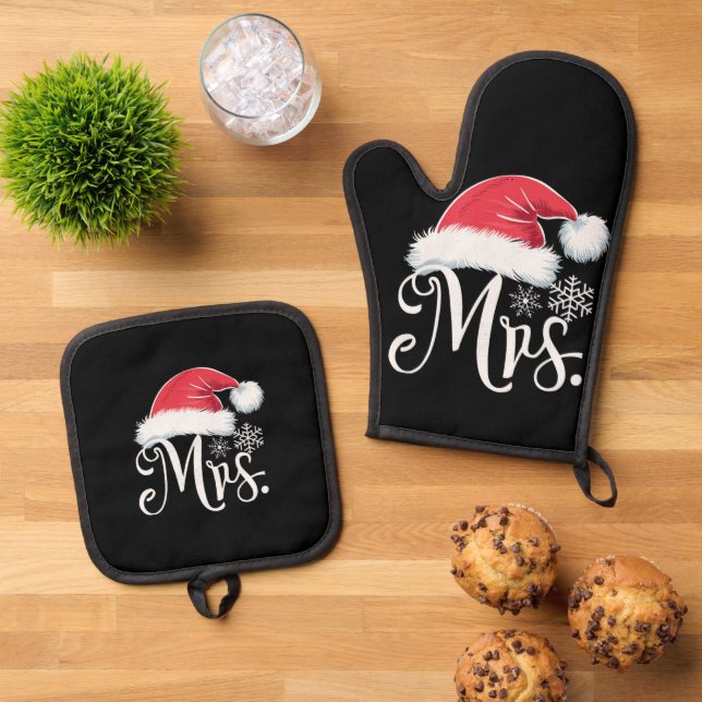 Mrs Claus Couples Matching Christmas Pyjamas Santa Oven Mitt & Pot Holder Set (Top Down)