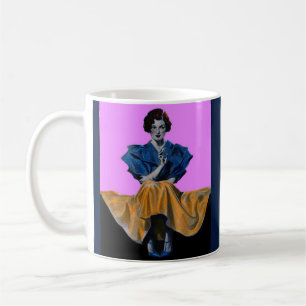 Mug 1934 jolie dame profitant d'un Chesterfield