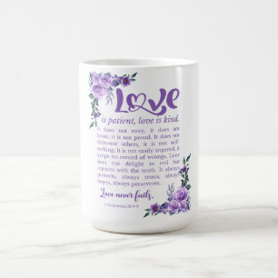 Mug 1 Corinthiens 13:4-8 L'amour est Patient Purple Fl