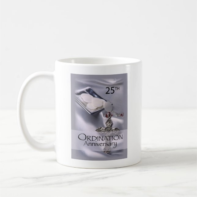 Mug 25e cabinet Anniversary Cross Host (Gauche)