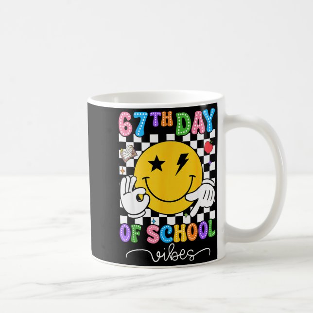 Mug 67th Day Of School Vibes Cute Smile Face 67 Days O (Droite)
