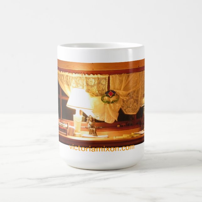 Mug A. bureau de Victoria Mixon (Centre)